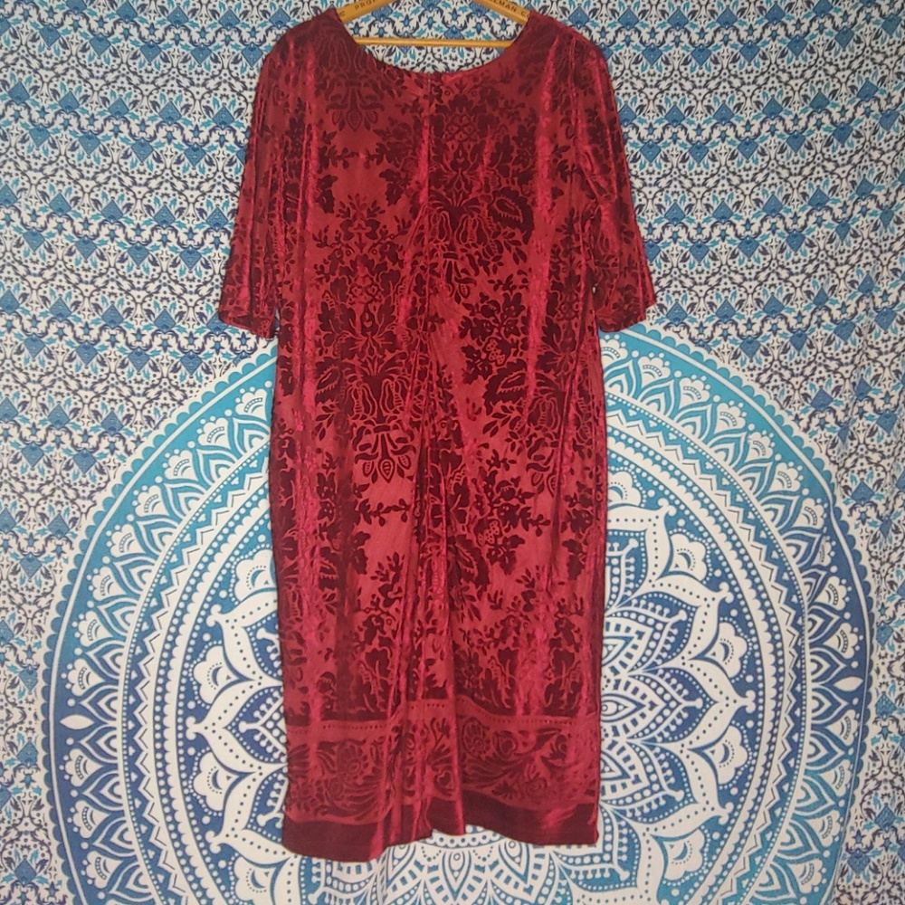 Red Dress - Picture 2 of 3